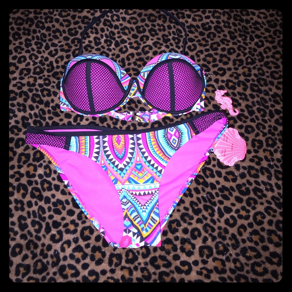 NWT WOMANS BIKINI SZ MEDIUM